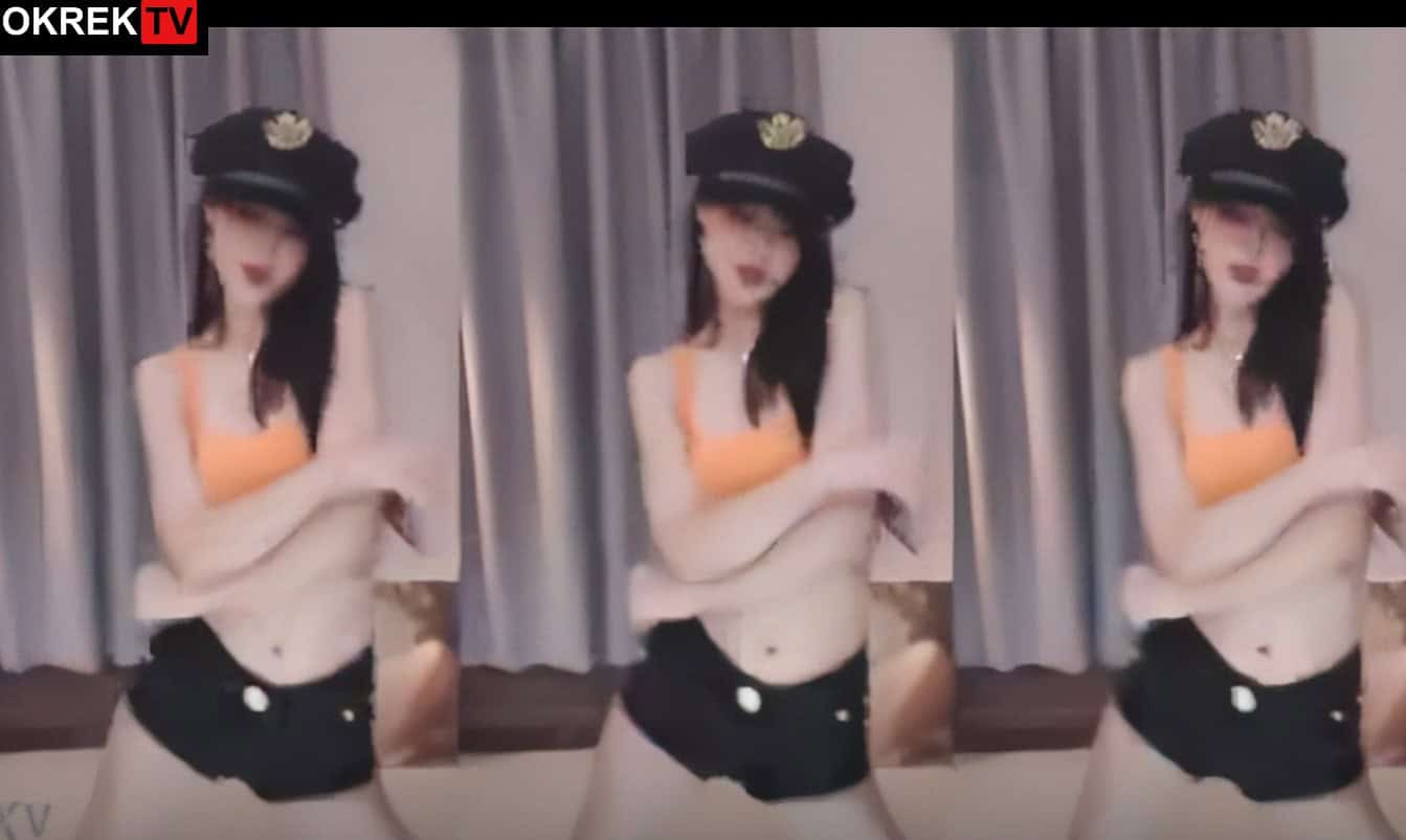 Exclusive: janda muda yang cantik klimaks di wik wik temannya  >>  no sensor ::Semarang::